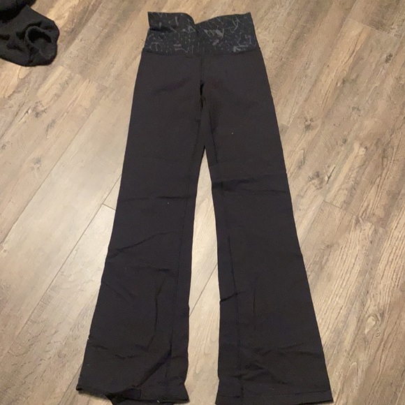 Lulu lemon yoga pants, warn only a couple times, size 2 - Picture 2 of 4